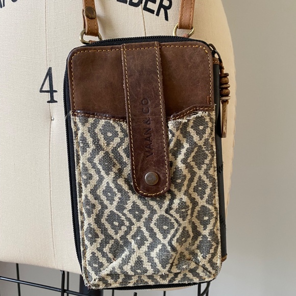 Vaan & Co Crossbody Wallet Bag - Picture 3 of 9